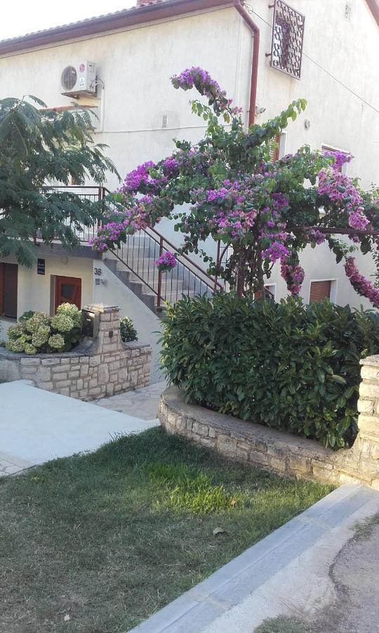 Apartment Ruza 2021 Premantura Bagian luar foto